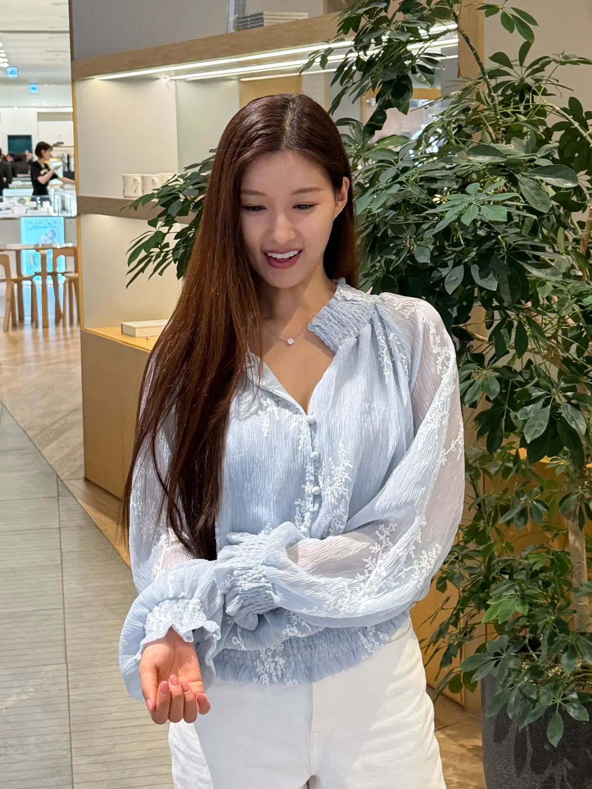 Ah-young Kim sharing her Korean summer beauty routine with JUST KOREA readers