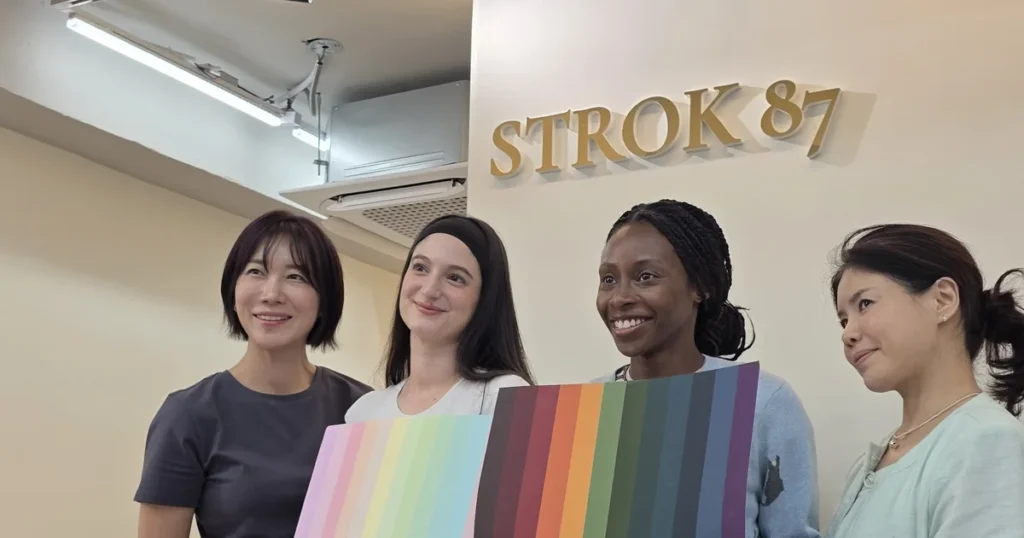 International guests holding personal color palettes at STROK87 in Seoul